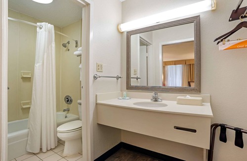 Broadmoor Hotel | Quality Inn Baton Rouge East I-12