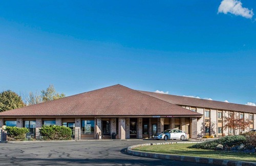 Mosinee Hotel | Quality Inn Central Wisconsin Airport