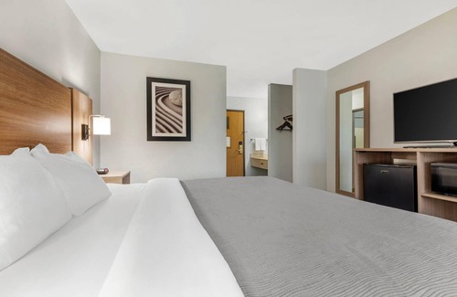 Chesterton Hotel | Quality Inn Chesterton near Indiana Dunes National Park I-94