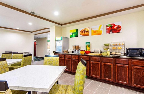 Greenville Hotel | Quality Inn Greenville I-30