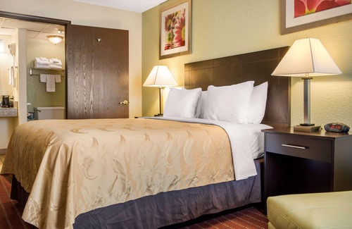 Huntingburg Hotel | Quality Inn Huntingburg