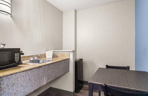 Orange Park Hotel | Quality Inn Jacksonville - Orange Park near Naval Air Station