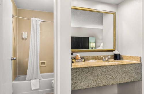 Orange Park Hotel | Quality Inn Jacksonville - Orange Park near Naval Air Station