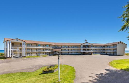 St Ignace Hotel | Quality Inn Lakefront