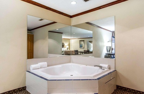 Macomb Hotel | Quality Inn Macomb