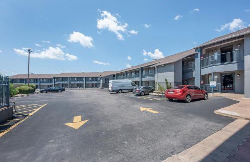 Marble Falls Hotel | Quality Inn Near Lake Marble Falls