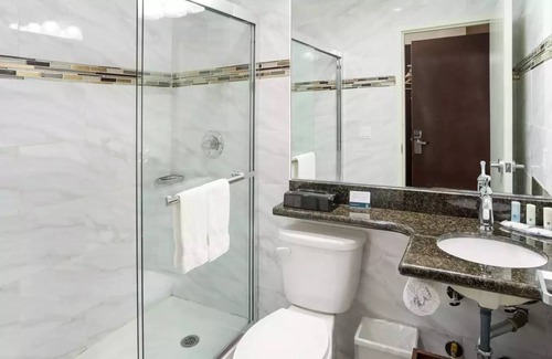 Brooklyn Hotel | Quality Inn near Sunset Park