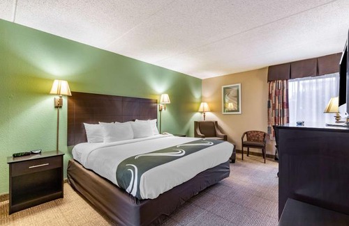 Wetmore Hotel | Quality Inn San Antonio Fiesta at Six Flags