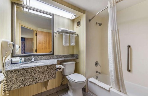 Wetmore Hotel | Quality Inn San Antonio Fiesta at Six Flags