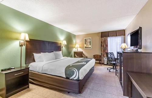 Wetmore Hotel | Quality Inn San Antonio Fiesta at Six Flags