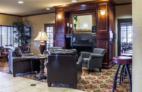 Buffalo Ridge Hotel | Quality Inn & Suites Airport North