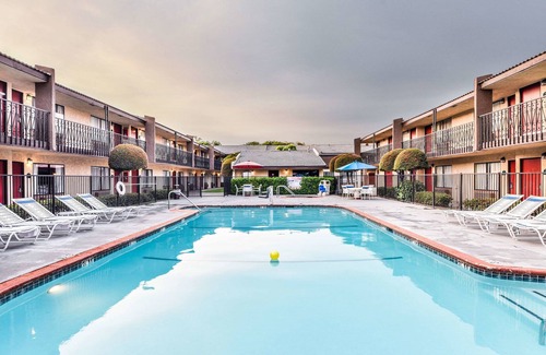 Northwest Anaheim Hotel | Quality Inn & Suites Buena Park Anaheim