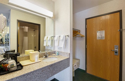 Belmont Hotel | Quality Inn & Suites Belmont Route 151