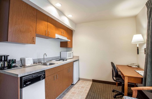 Federal Way Hotel | Quality Inn & Suites Federal Way - Seattle