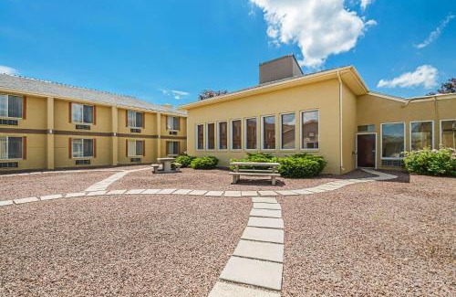 Eckhart Mines Hotel | Quality Inn & Suites Frostburg-Cumberland