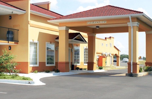 Greenville Hotel | Quality Inn & Suites Greenville I-65