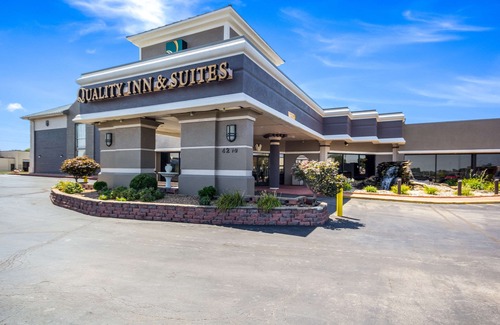 Independence Hotel | Quality Inn & Suites Kansas City - Independence I-70 East