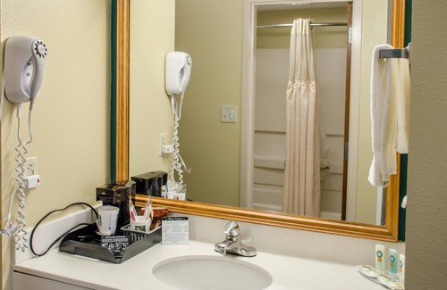 Medina Hotel | Quality Inn & Suites Medina - Akron West