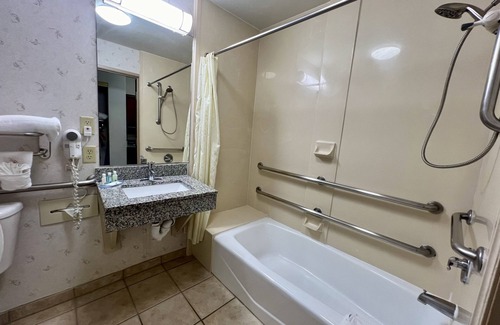 Waco Hotel | Quality Inn & Suites, Near University