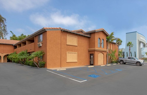 Mira Costa Hotel | Quality Inn & Suites Oceanside Near Camp Pendleton