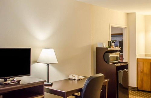 Northeast Pensacola Hotel | Quality Inn & Suites Pensacola Bayview