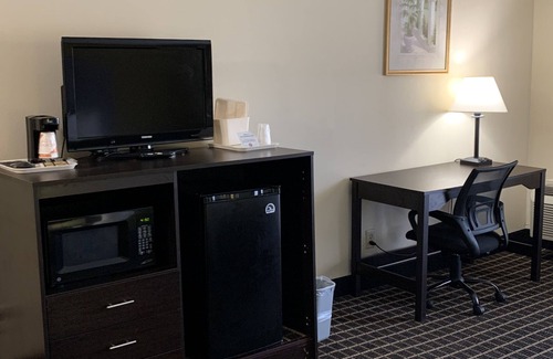 Northeast Pensacola Hotel | Quality Inn & Suites Pensacola Bayview