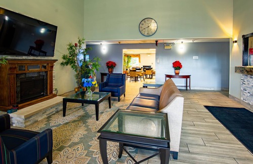 Woodstock Hotel | Quality Inn & Suites Woodstock near Lake Geneva