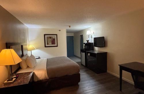 Woodstock Hotel | Quality Inn & Suites Woodstock near Lake Geneva