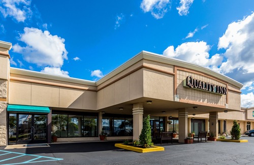 Lansing Hotel | Quality Inn University Lansing