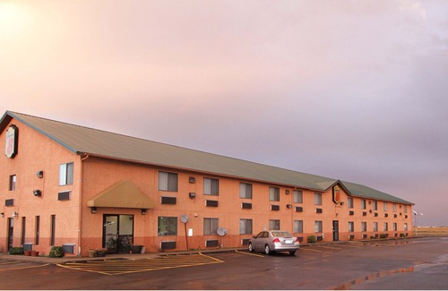 Russell Hotel | Quality Inn