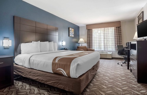 Broadmoor Hotel | Quality Suites Baton Rouge East - Denham Springs