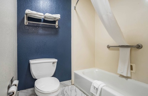 Broadmoor Hotel | Quality Suites Baton Rouge East - Denham Springs