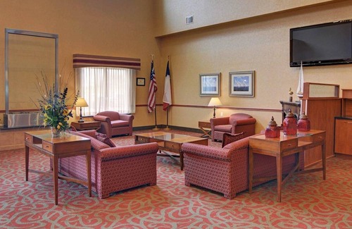 Mabank Hotel | Quality Suites Near Cedar Creek Lake