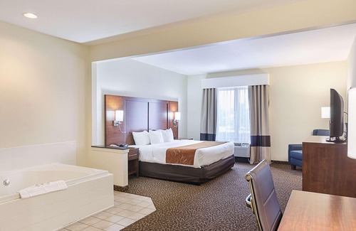 Springdale Hotel | Quality Suites Springdale