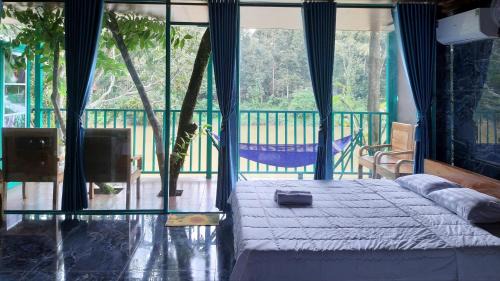 Kroun Hotel | Quang Minh River View Hotel