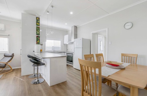 North Haven House | Quartzy's Place - Cozy Cottage in the heart of North Haven