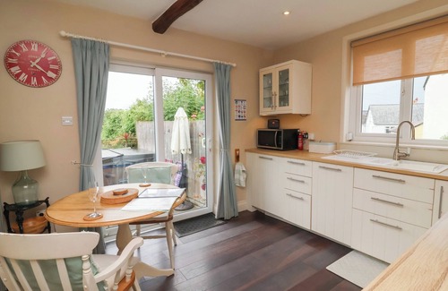 Instow Cottage | QUAY CLOSE COTTAGE, pet friendly, country holiday cottage in Instow