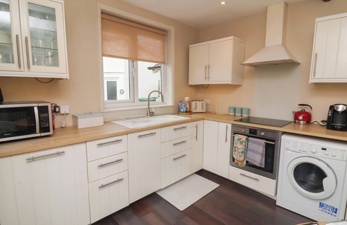 Instow Cottage | QUAY CLOSE COTTAGE, pet friendly, country holiday cottage in Instow