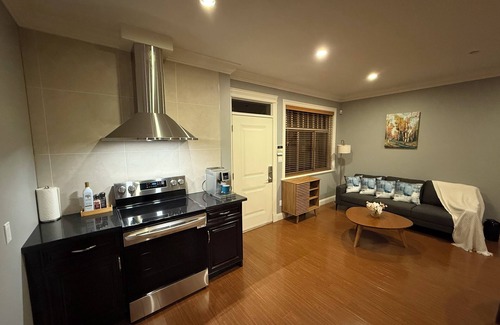 West Side House | Queen-bed Room2, SHARED Bathroom & Common Space