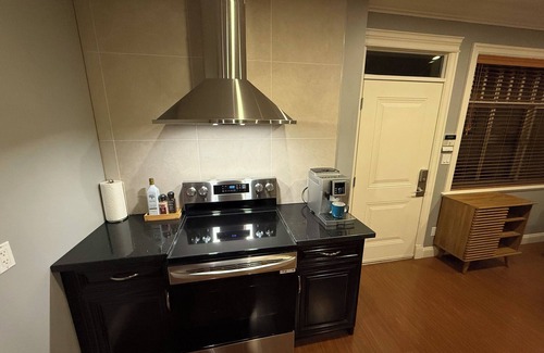 West Side House | Queen-bed Room2, SHARED Bathroom & Common Space