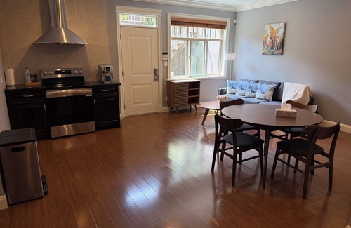 West Side House | Queen-bed Room2, SHARED Bathroom & Common Space