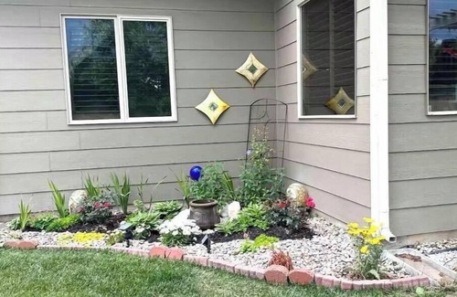 Derby Apartment | Queen Guest Bed