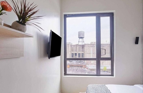 Hiler House | Queen Room at The Baltic Hotel