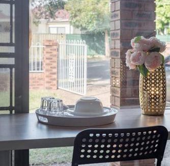 Berala House | Queen Room - Mins to Station & Olympic Park - Shared Bathroom