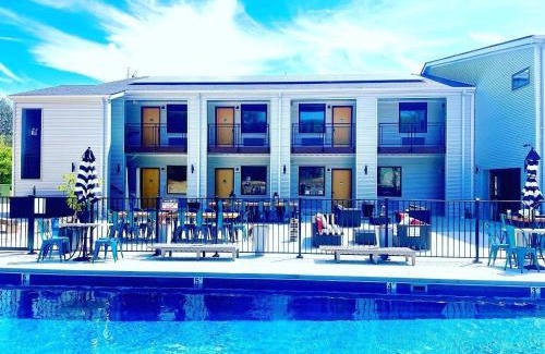 Pacific Hotel | Queen Room With Access To Chef's Kitchen And Pool