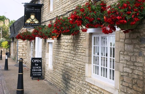 Nassington Hotel | Queen's Head Inn