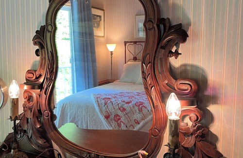 Bayfield Bed & Breakfast | Queen's View B&B- Bill's East, Balcony Lake Views, Sauna, Pool, Bayfield, WI