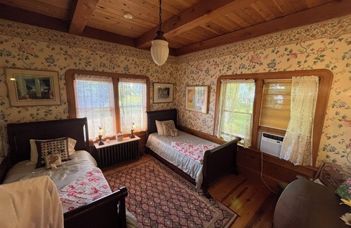 Bayfield Bed & Breakfast | Queen's View B&B- Bill's West, Lake Views, Sauna, Pool, Garden, Bayfield, WI