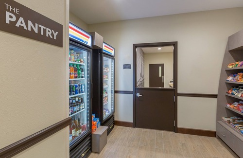 Fremont Apartment | Queen Studio Near Downtown | Breakfast, and Pool Access!