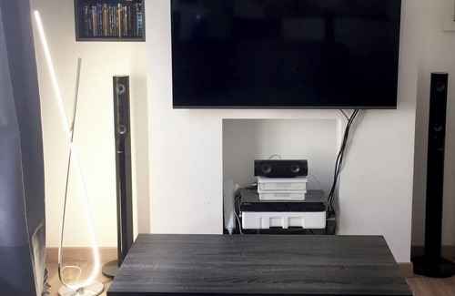 Saint-Vincent-de-Paul Apartment | QUEEN SUITE nnDelightful 2-bedroom apartment with WiFi in Paris